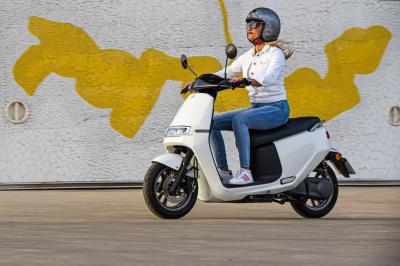Xe điện Ecooter E2 R 2021 Scooter điện thể thao chạy nhanh