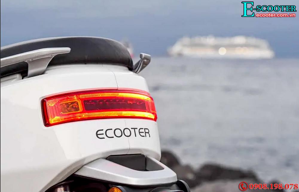 Ecooter E2 Max 2021, 90km/h, chạy 180km 1 lần sạc